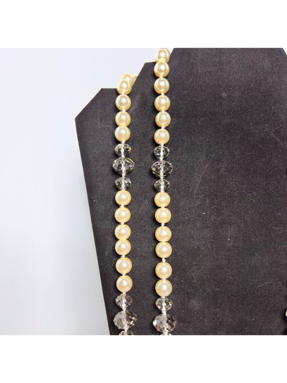 Single Strand Faux Pearl And Clear Faceted Crystal Like Beaded Necklace (6348) - Picture 2 of 7